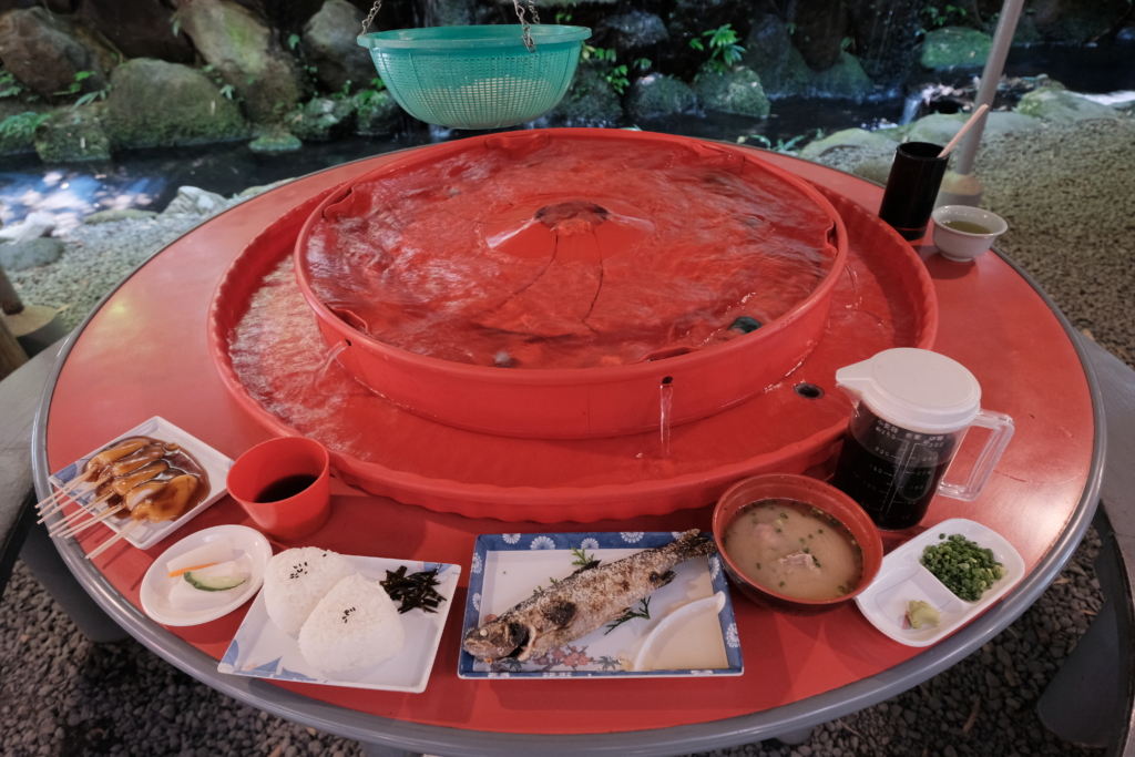 鹿児島の夏の風物詩であり、ソウルフード「そうめん流し」 – しまのま
